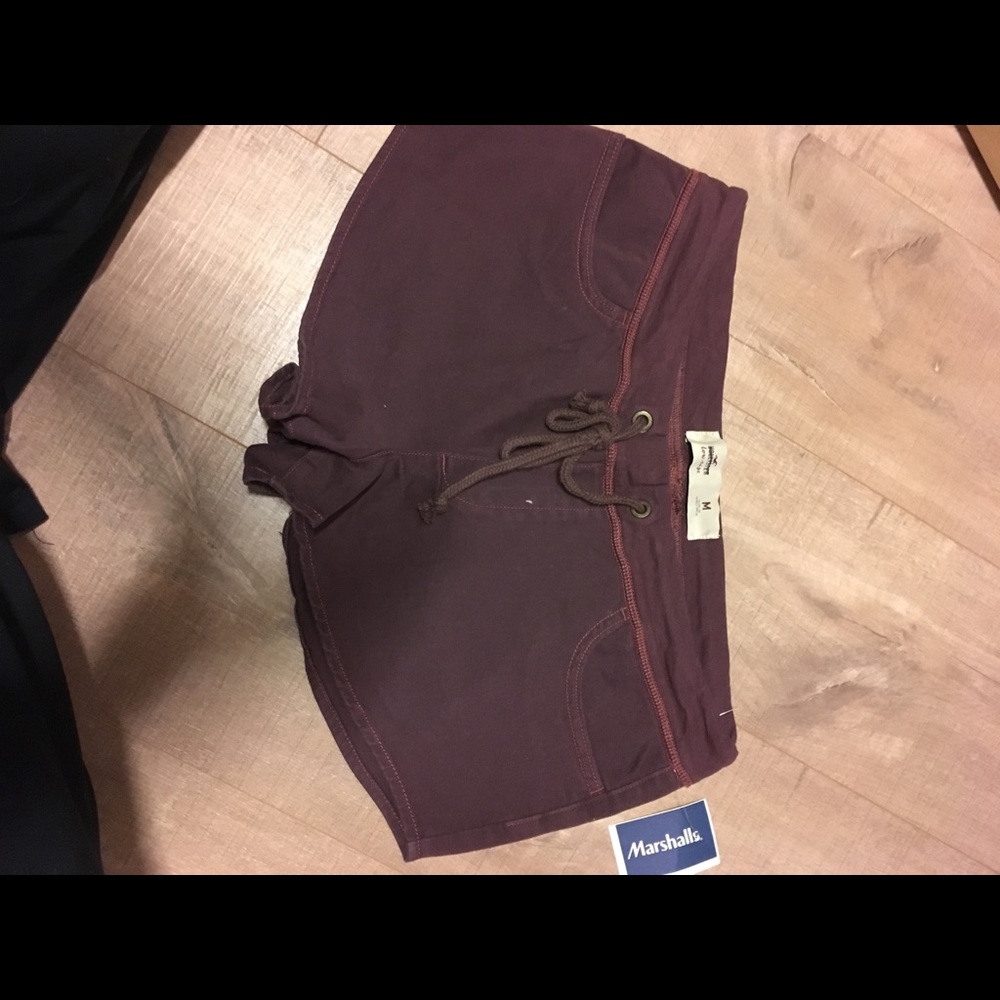 Brand new with tags. Maroon hollister shorts!